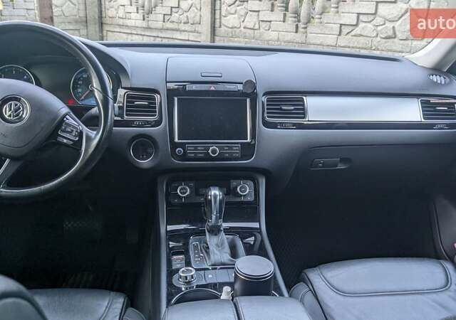 Чорний Фольксваген Туарег, об'ємом двигуна 3 л та пробігом 214 тис. км за 28000 $, фото 2 на Automoto.ua
