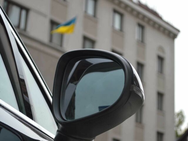 Черный Фольксваген Туарег, объемом двигателя 3 л и пробегом 256 тыс. км за 18900 $, фото 4 на Automoto.ua