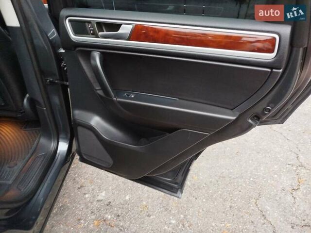 Черный Фольксваген Туарег, объемом двигателя 3 л и пробегом 252 тыс. км за 18600 $, фото 17 на Automoto.ua
