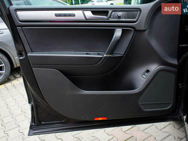 Черный Фольксваген Туарег, объемом двигателя 3 л и пробегом 236 тыс. км за 24999 $, фото 10 на Automoto.ua