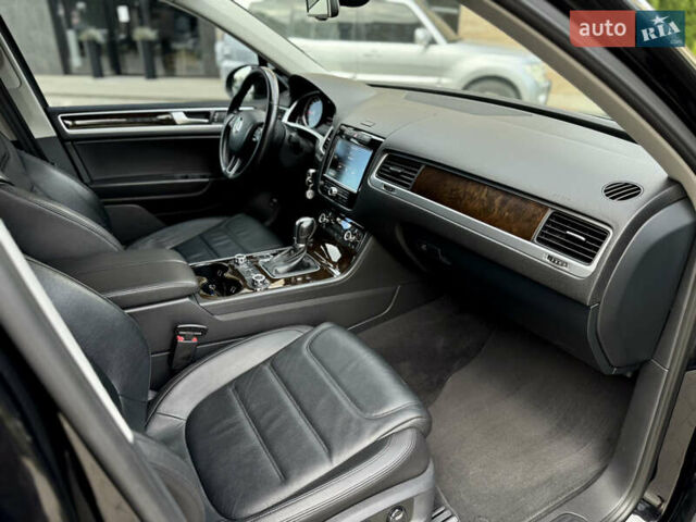 Черный Фольксваген Туарег, объемом двигателя 2.97 л и пробегом 150 тыс. км за 28500 $, фото 26 на Automoto.ua