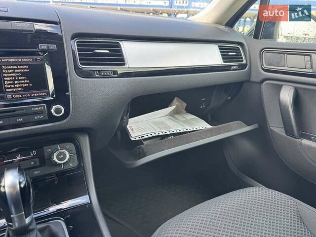 Чорний Фольксваген Туарег, об'ємом двигуна 3 л та пробігом 195 тис. км за 20950 $, фото 12 на Automoto.ua