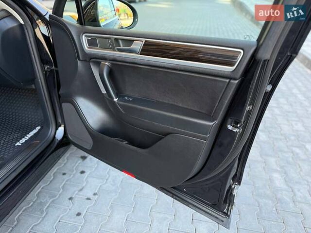 Черный Фольксваген Туарег, объемом двигателя 3 л и пробегом 130 тыс. км за 25500 $, фото 21 на Automoto.ua