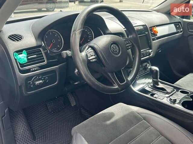 Черный Фольксваген Туарег, объемом двигателя 2.97 л и пробегом 292 тыс. км за 22900 $, фото 7 на Automoto.ua