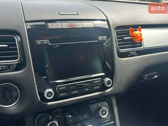 Черный Фольксваген Туарег, объемом двигателя 2.97 л и пробегом 292 тыс. км за 22900 $, фото 13 на Automoto.ua