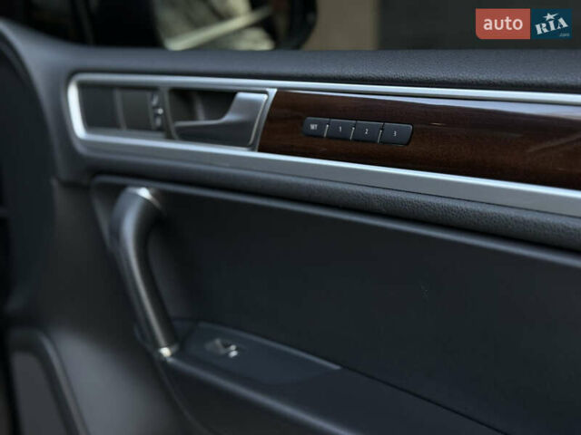 Чорний Фольксваген Туарег, об'ємом двигуна 2.97 л та пробігом 225 тис. км за 27500 $, фото 43 на Automoto.ua