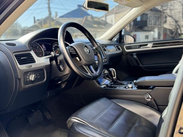 Черный Фольксваген Туарег, объемом двигателя 3 л и пробегом 216 тыс. км за 27400 $, фото 16 на Automoto.ua