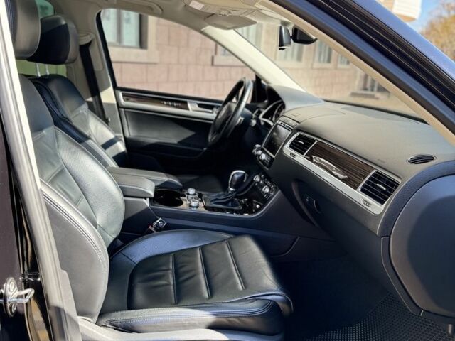 Черный Фольксваген Туарег, объемом двигателя 3 л и пробегом 216 тыс. км за 27400 $, фото 17 на Automoto.ua