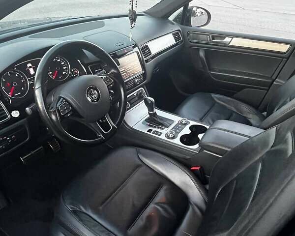 Черный Фольксваген Туарег, объемом двигателя 3 л и пробегом 221 тыс. км за 24516 $, фото 2 на Automoto.ua