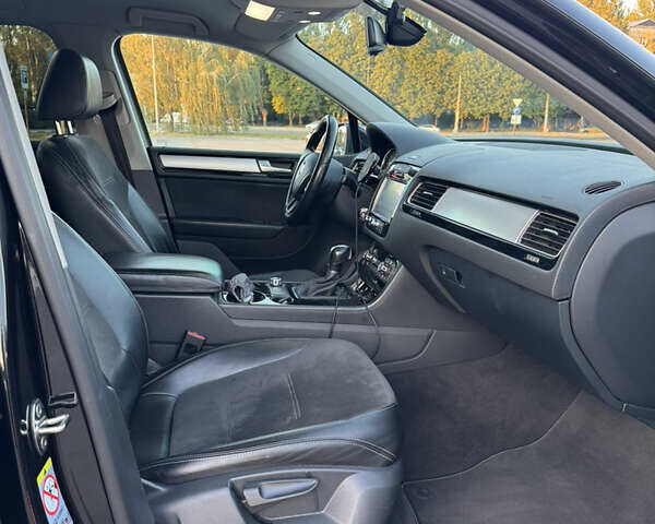 Черный Фольксваген Туарег, объемом двигателя 2.97 л и пробегом 240 тыс. км за 20500 $, фото 13 на Automoto.ua