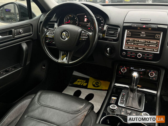 Чорний Фольксваген Туарег, об'ємом двигуна 3 л та пробігом 272 тис. км за 22990 $, фото 23 на Automoto.ua