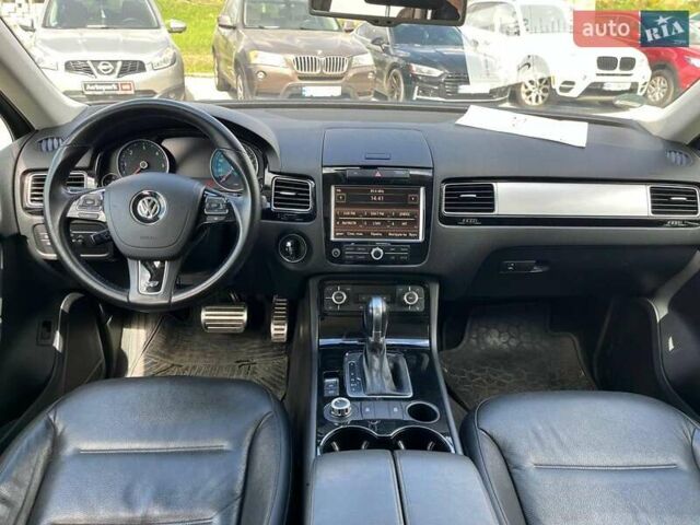 Чорний Фольксваген Туарег, об'ємом двигуна 3 л та пробігом 231 тис. км за 23680 $, фото 26 на Automoto.ua