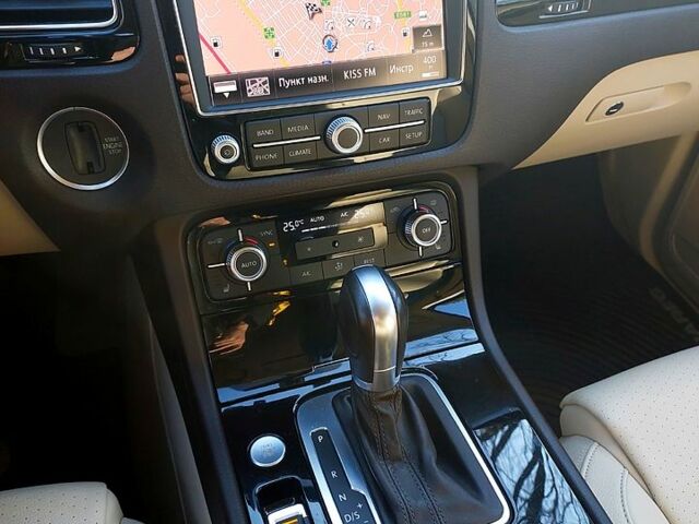 Чорний Фольксваген Туарег, об'ємом двигуна 3 л та пробігом 172 тис. км за 30999 $, фото 9 на Automoto.ua