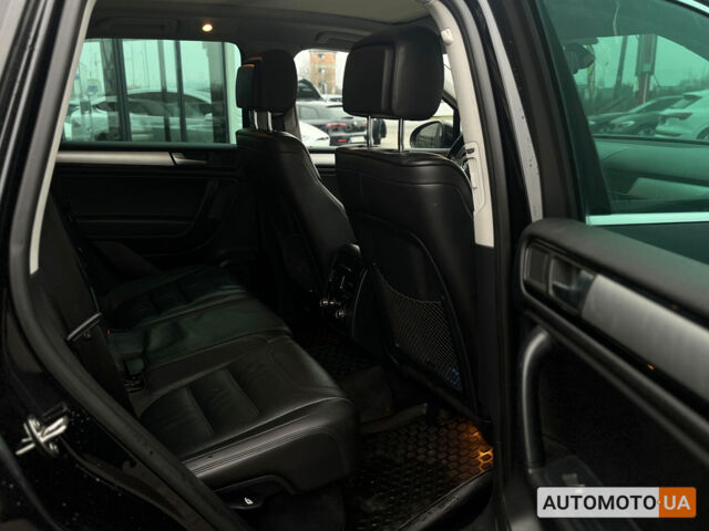 Чорний Фольксваген Туарег, об'ємом двигуна 3 л та пробігом 272 тис. км за 22990 $, фото 29 на Automoto.ua