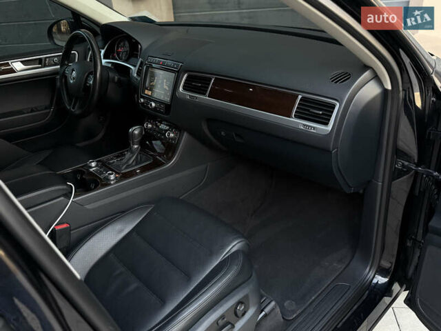 Чорний Фольксваген Туарег, об'ємом двигуна 2.97 л та пробігом 225 тис. км за 27500 $, фото 44 на Automoto.ua