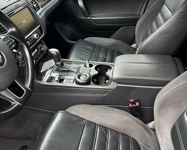 Чорний Фольксваген Туарег, об'ємом двигуна 2.97 л та пробігом 220 тис. км за 24500 $, фото 2 на Automoto.ua