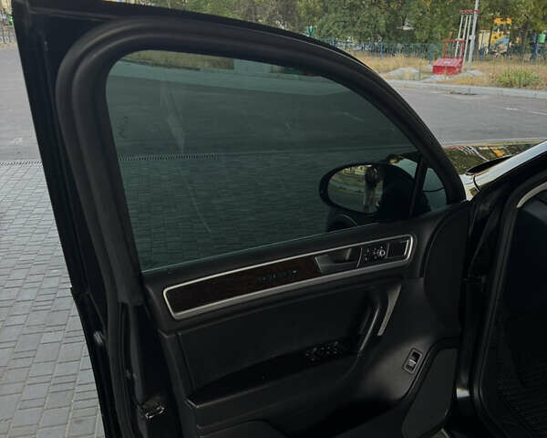 Чорний Фольксваген Туарег, об'ємом двигуна 2.97 л та пробігом 400 тис. км за 19300 $, фото 11 на Automoto.ua