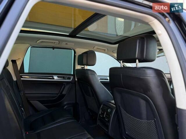 Черный Фольксваген Туарег, объемом двигателя 3 л и пробегом 130 тыс. км за 25500 $, фото 30 на Automoto.ua