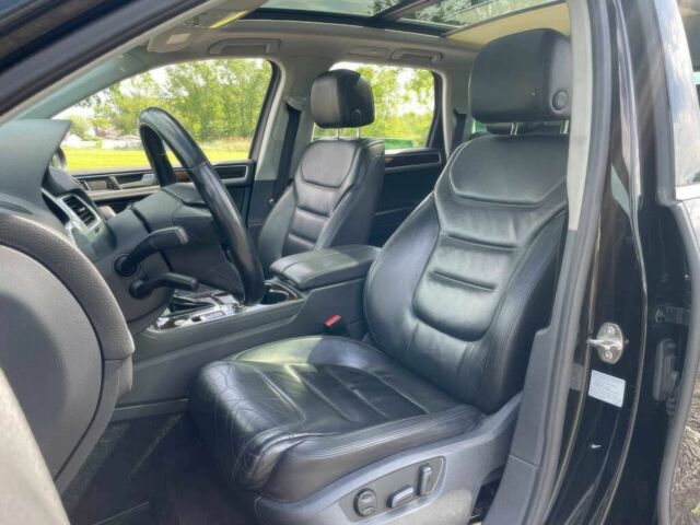 Черный Фольксваген Туарег, объемом двигателя 3 л и пробегом 90 тыс. км за 4200 $, фото 12 на Automoto.ua