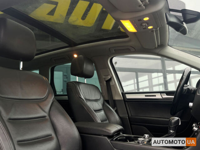 Чорний Фольксваген Туарег, об'ємом двигуна 3 л та пробігом 272 тис. км за 22990 $, фото 25 на Automoto.ua