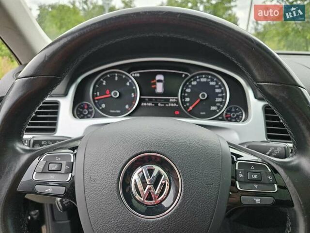 Черный Фольксваген Туарег, объемом двигателя 3 л и пробегом 236 тыс. км за 21600 $, фото 22 на Automoto.ua