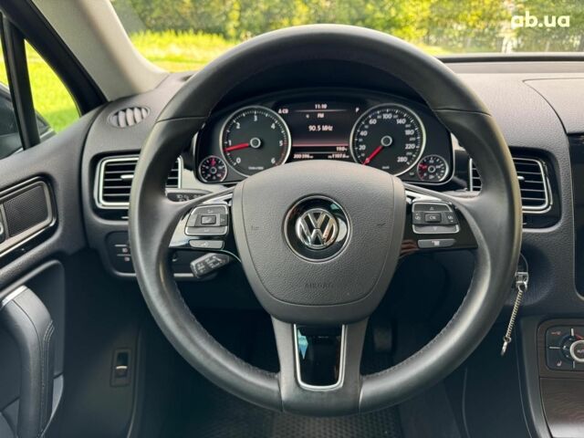 Черный Фольксваген Туарег, объемом двигателя 3 л и пробегом 200 тыс. км за 25790 $, фото 31 на Automoto.ua