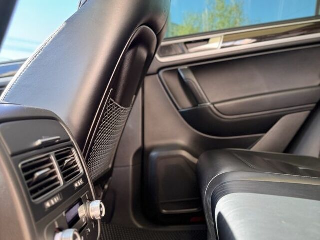 Черный Фольксваген Туарег, объемом двигателя 3 л и пробегом 216 тыс. км за 27400 $, фото 12 на Automoto.ua