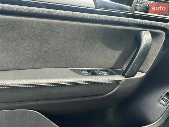 Черный Фольксваген Туарег, объемом двигателя 2.97 л и пробегом 292 тыс. км за 22900 $, фото 6 на Automoto.ua