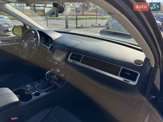 Черный Фольксваген Туарег, объемом двигателя 2.97 л и пробегом 199 тыс. км за 22000 $, фото 36 на Automoto.ua