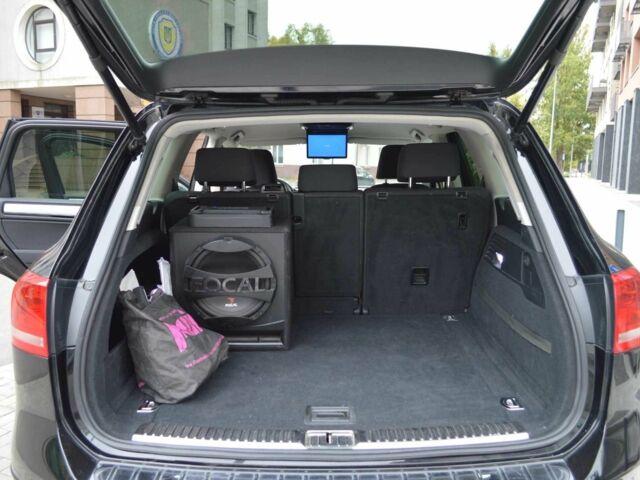 Черный Фольксваген Туарег, объемом двигателя 3 л и пробегом 256 тыс. км за 18900 $, фото 23 на Automoto.ua