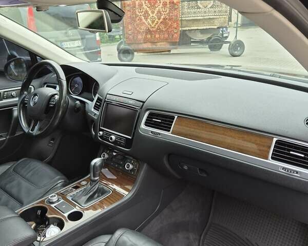 Черный Фольксваген Туарег, объемом двигателя 3 л и пробегом 330 тыс. км за 19999 $, фото 5 на Automoto.ua