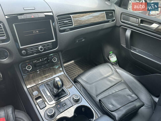 Черный Фольксваген Туарег, объемом двигателя 2.97 л и пробегом 189 тыс. км за 28000 $, фото 7 на Automoto.ua