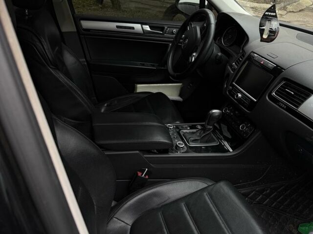 Черный Фольксваген Туарег, объемом двигателя 3 л и пробегом 250 тыс. км за 25000 $, фото 5 на Automoto.ua