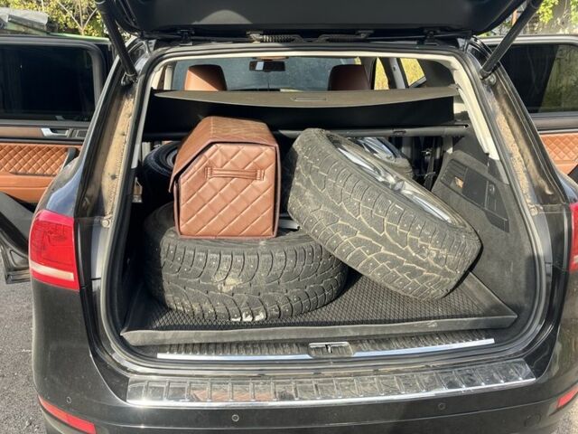 Черный Фольксваген Туарег, объемом двигателя 3 л и пробегом 258 тыс. км за 19000 $, фото 13 на Automoto.ua