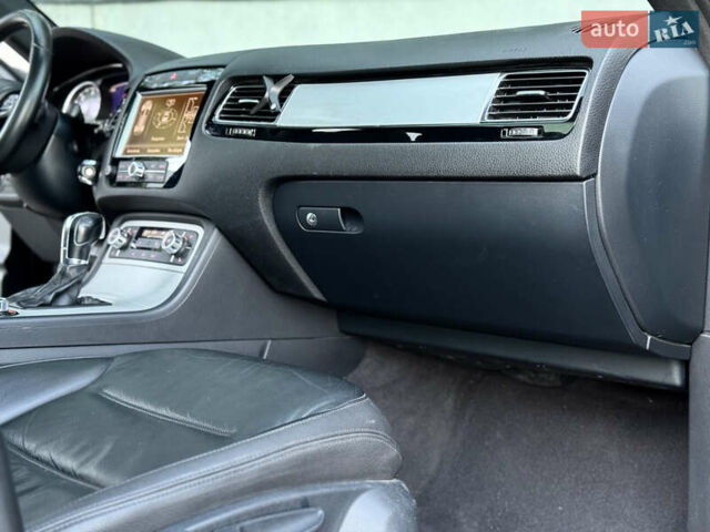 Черный Фольксваген Туарег, объемом двигателя 2.97 л и пробегом 268 тыс. км за 20990 $, фото 30 на Automoto.ua