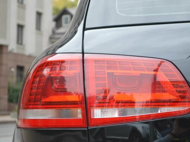 Черный Фольксваген Туарег, объемом двигателя 3 л и пробегом 256 тыс. км за 18900 $, фото 6 на Automoto.ua