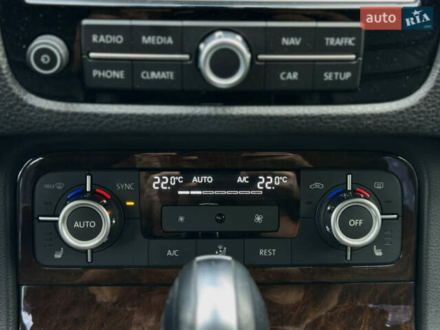 Черный Фольксваген Туарег, объемом двигателя 2.97 л и пробегом 150 тыс. км за 28500 $, фото 35 на Automoto.ua