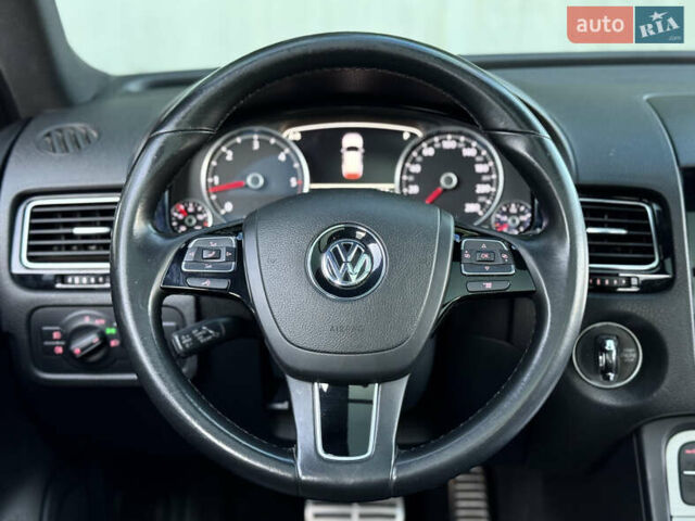 Черный Фольксваген Туарег, объемом двигателя 2.97 л и пробегом 268 тыс. км за 20990 $, фото 18 на Automoto.ua