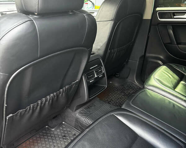 Черный Фольксваген Туарег, объемом двигателя 2.97 л и пробегом 221 тыс. км за 20750 $, фото 5 на Automoto.ua