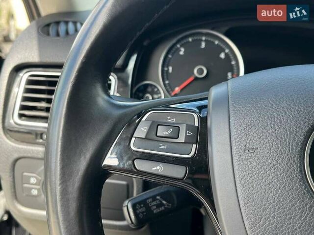 Чорний Фольксваген Туарег, об'ємом двигуна 3 л та пробігом 231 тис. км за 23680 $, фото 32 на Automoto.ua