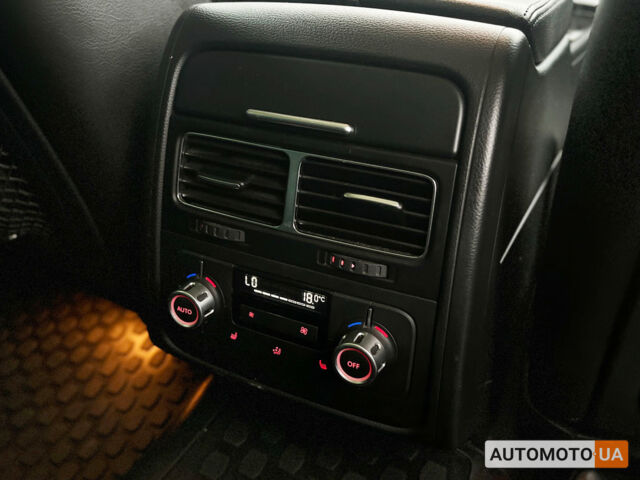 Чорний Фольксваген Туарег, об'ємом двигуна 3 л та пробігом 272 тис. км за 22990 $, фото 28 на Automoto.ua