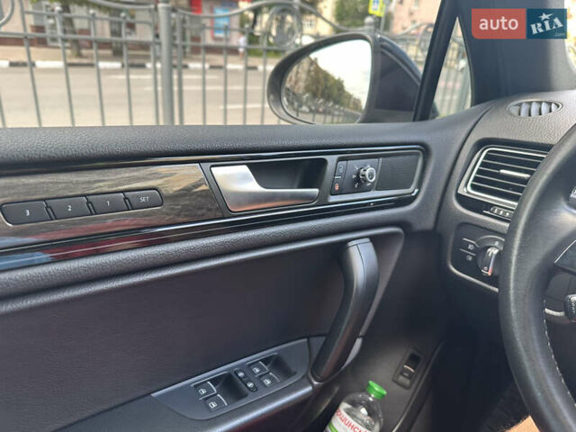 Черный Фольксваген Туарег, объемом двигателя 2.97 л и пробегом 189 тыс. км за 28000 $, фото 9 на Automoto.ua