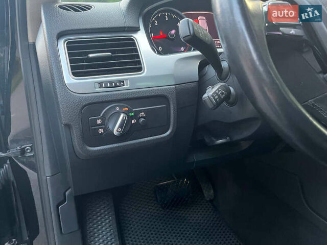 Черный Фольксваген Туарег, объемом двигателя 2.97 л и пробегом 242 тыс. км за 25900 $, фото 19 на Automoto.ua