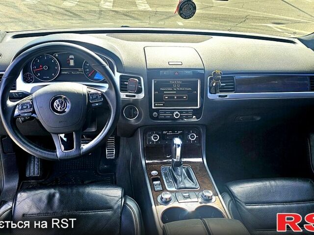 Черный Фольксваген Туарег, объемом двигателя 4.2 л и пробегом 330 тыс. км за 19999 $, фото 4 на Automoto.ua