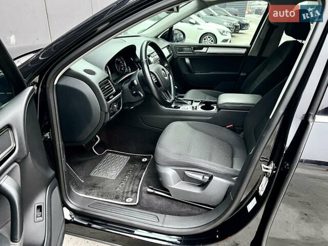 Черный Фольксваген Туарег, объемом двигателя 3 л и пробегом 245 тыс. км за 19500 $, фото 11 на Automoto.ua