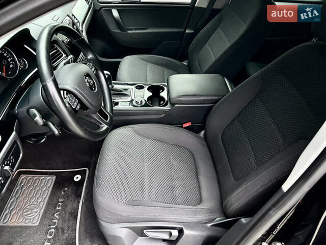 Черный Фольксваген Туарег, объемом двигателя 3 л и пробегом 245 тыс. км за 19500 $, фото 14 на Automoto.ua