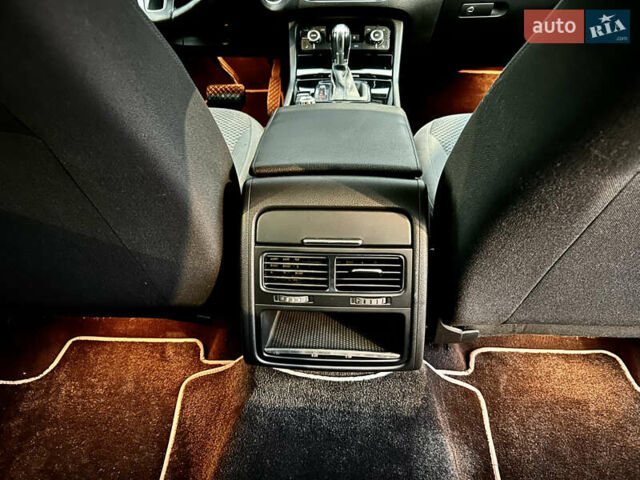 Черный Фольксваген Туарег, объемом двигателя 3 л и пробегом 245 тыс. км за 19500 $, фото 45 на Automoto.ua