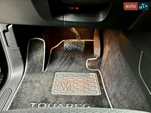 Черный Фольксваген Туарег, объемом двигателя 3 л и пробегом 245 тыс. км за 19500 $, фото 17 на Automoto.ua
