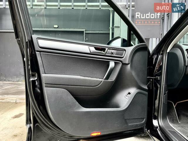 Черный Фольксваген Туарег, объемом двигателя 3 л и пробегом 245 тыс. км за 19500 $, фото 12 на Automoto.ua