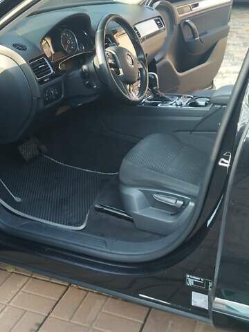 Черный Фольксваген Туарег, объемом двигателя 3 л и пробегом 267 тыс. км за 20000 $, фото 3 на Automoto.ua